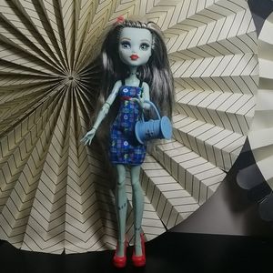 Monster High Ghoul's Beast Pet Frankie Stein